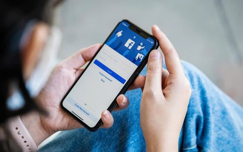 mở khoá tài khoản Facebook
